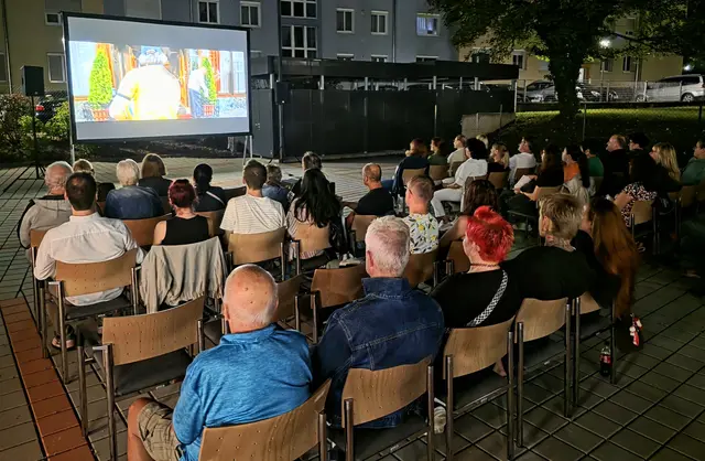 Rund 70 Kinofans erlebten einen amüsanten Abend mit Thomas Stipsits und "Griechenland".