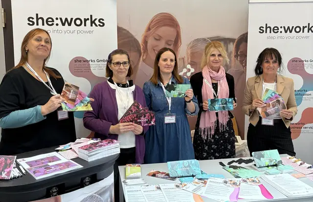 she:works begleitet Frauen seit vielen Jahren auf ihrem Weg in ein selbstbestimmtes Berufsleben. Mit Angeboten wie Beratung, Qualifizierung und Vernetzung hilft die Organisation, berufliche Perspektiven zu erweitern und die Chancen am Arbeitsmarkt zu verbessern.  | Foto: she:works
