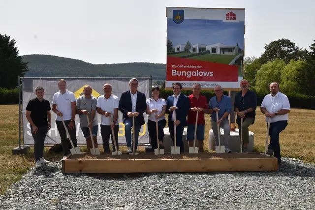 Die ersten beiden Bungalows sollen im Herbst 2027 bezugsfertig sein. | Foto: MeinBezirk/Michael Strini