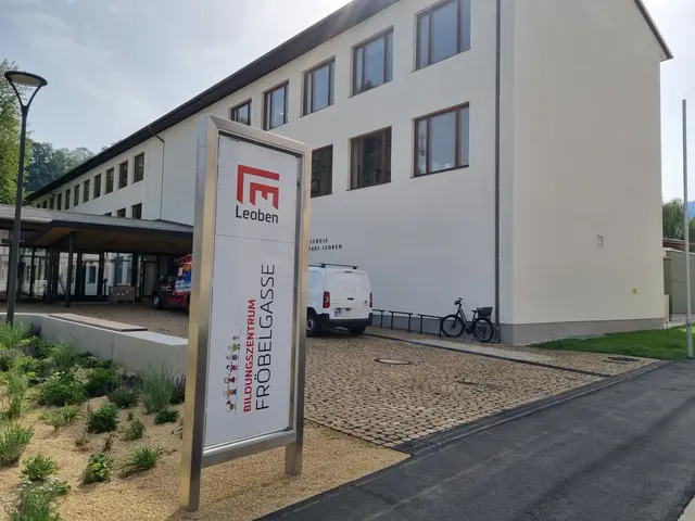 Der Schulweg rund um das neue Bildungszentrum Fröbelgasse bereitet vielen Eltern Sorgen, im Fokus steht das Queren der stark frequentierten Josef-Heißl-Straße, auf der Tempo 50 gilt.  | Foto: Astrid Höbenreich-Mitteregger