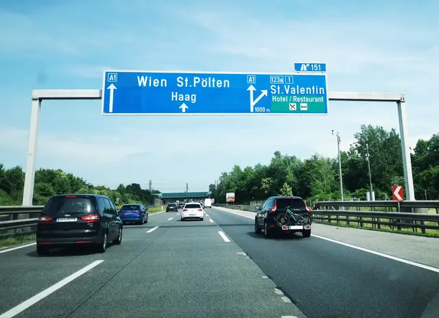 Kurzfristige Fahrbahnsanierung in Fahrtrichtung Wien macht zwei Nachtsperren erforderlich.  | Foto: Ulrike Plank