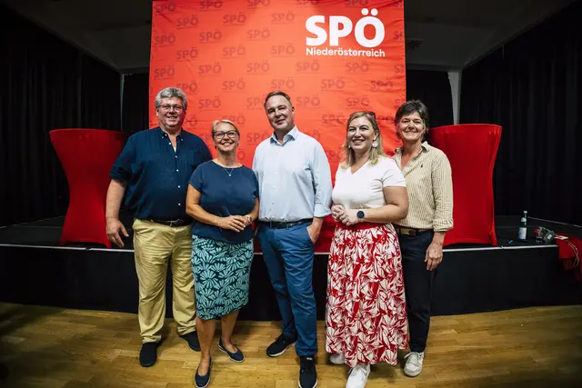 Bezirksgeschäftsführer Günther FRANZ, Bgm. Marion Török, Vizekanzler Andreas Babler, LAbg. Doris Hahn und Nicole Hörner | Foto: SPÖ