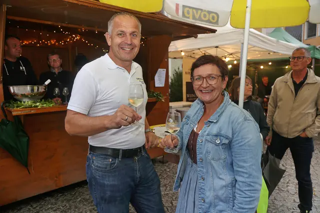 ÖVP-Bezirksparteiobmann Christian Mader und Landtagsabgeordnete Manuela Gschwandtner freuen sich auf viele Gäste beim Vinum. | Foto: Helmut Klein