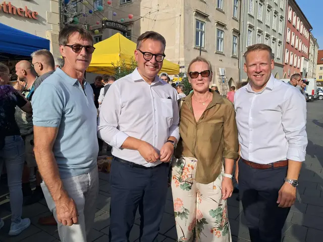 Mit Mitgliedern der ÖVP konnte geplaudert werden. | Foto: Binder