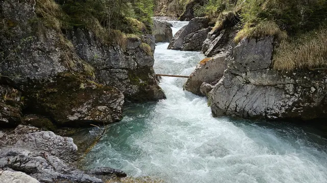 Der Namlosbach ist ein wichtiger Zubringer des Lech. Ein Teil des Wassers soll abgeleitet werden, dagegen formiert sich zunehmend Widerstand. | Foto: Bürgerinitiative Namlosbach