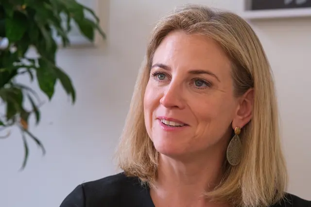 Außenministerin Beate Meinl-Reisinger spricht im Rahmen der Kommunalen Sommergespräche über die Rolle der Gemeinden im geopolitischen Wandel Europas. | Foto: Roland Ferrigato