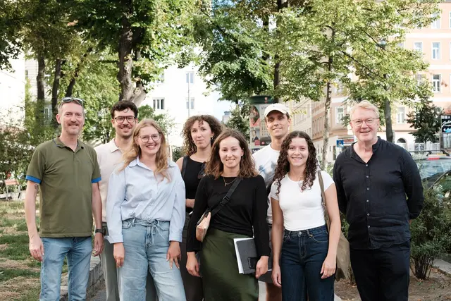 Beim Kick-Off des Ideenwettbewerbs am Zentaplatz trafen alle Beteiligten aufeinander. | Foto: Neos Margareten