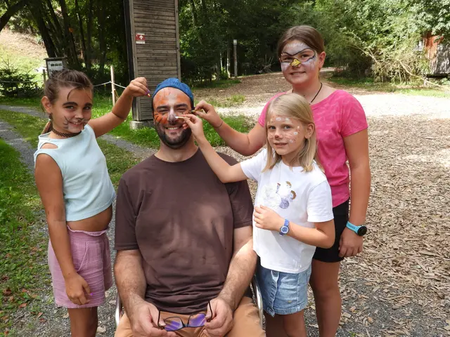 Chor und Theatergruppe der Liedertafel luden Kinder in die Holzwelten. Das Motto „Rampenlicht &amp; Zaubertöne" versprach nicht zu viel. Liedertafel-Obman Markus Leitner. | Foto: Robert Zinterhof