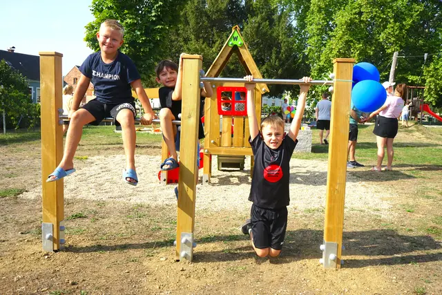 Neue Reckgeräte für die größeren Kinder wurde vom Verein Dorfkinder angeschafft.  | Foto: Elisabeth Kloiber/MeinBezirk