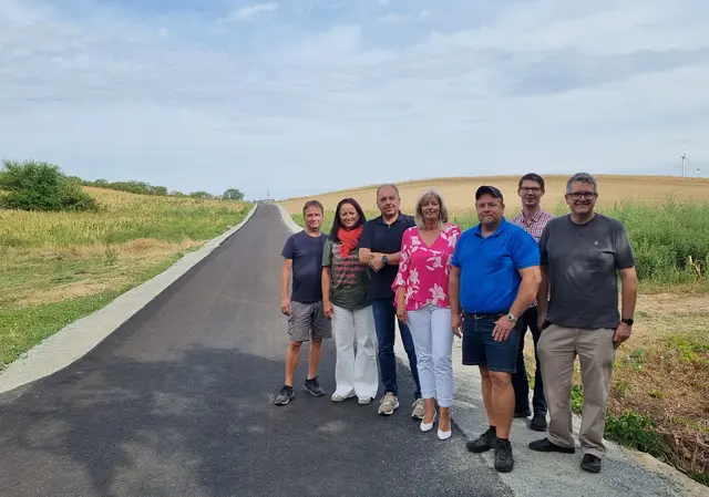 Bürgermeisterin Elisabeth Böhm mit Mittarbeiterinnen und Mitarbeiter des Bauhofes in Neusiedl am See. | Foto: Neusiedl am See