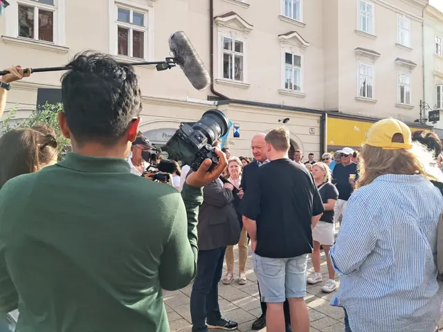 Medienrummel rund um Bundeskanzler Christian Stocker. | Foto: Binder