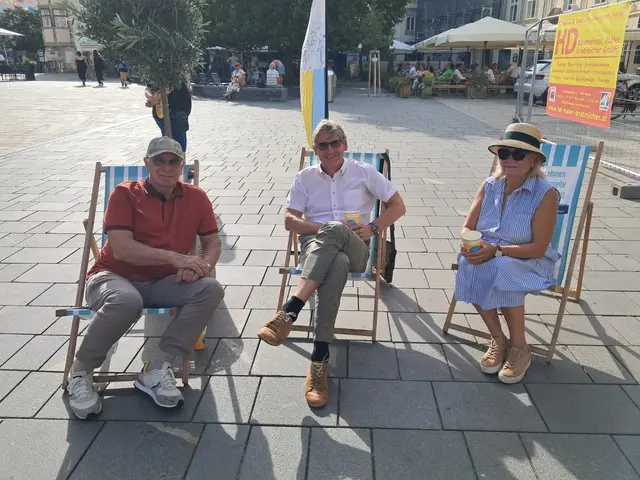 Genossen den Nachmittag: Hans Reinisch, Karl Kaiser und Karin Kaiser. | Foto: Binder
