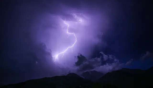 Das Land Tirol gibt aufgrund der Gefahr von Gewittern mit Unwetterpotenzial eine orange Gewitterwarnung für den Großraum Innsbruck und das Tiroler Unterland ab Freitagnachmittag aus. (Symbolbild) | Foto: Pixabay