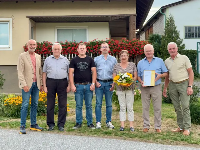 Bürgermeister Josef Schaden, Obmann der NÖ-Senioren Johann Weber sen., Ortsbauernrat Markus Wimmer, Ortsvorsteher Christian Breiteneder, Jubelpaar Paula &amp; Franz Klopf, Johann Hölzl. | Foto: Marktgemeinde Schweiggers
