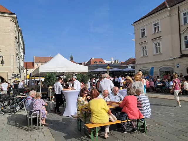 Voller Hauptplatz | Foto: Binder