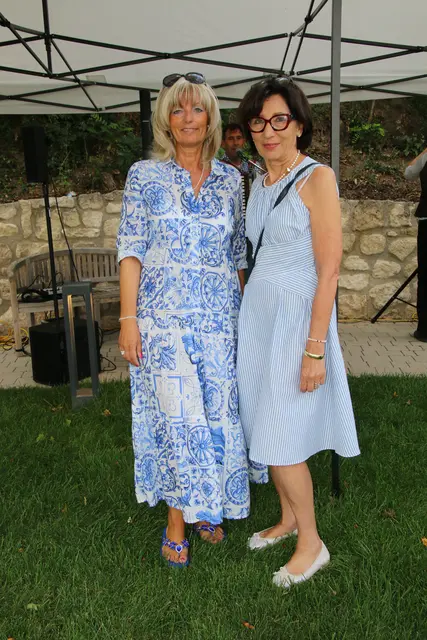 LAbg. Elisabeth Böhm mit der Obfrau des Behindertenförderungsvereins Roswitha Knebelreiter  | Foto: MeinBezirk / Eduard Wimmer