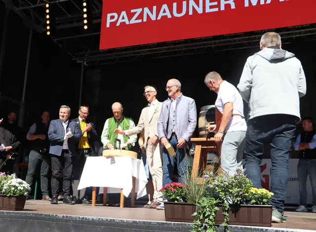 Links von Bgm. Werner Kurz der luxemburgische Innenminister Léon Gloden, der mit seiner Entourage angereist ist und das großartige Fest in Ischgl sehr genossen hat. | Foto: Monika Hammerl