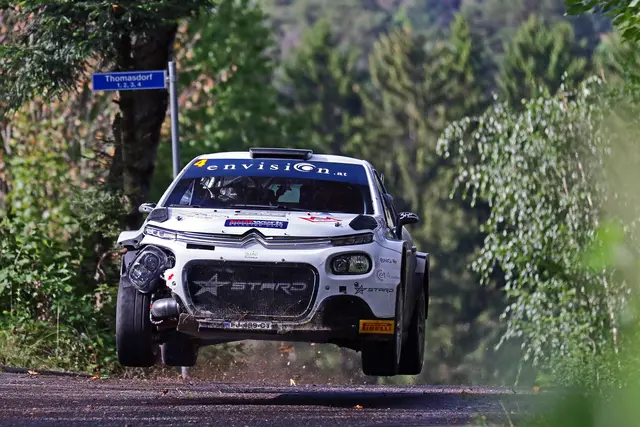 Luca Waldherr - voller Einsatz im Citroen C3 Rally2. | Foto: Daniel Fessl