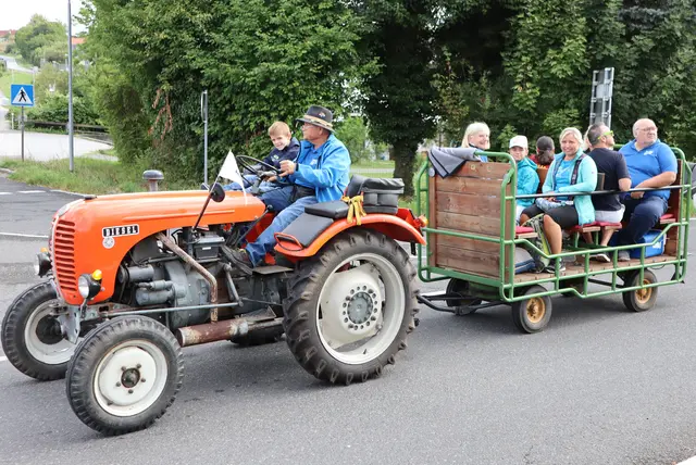 Manche Mitreisende zogen die Fahrt im Personenanhänger vor | Foto: Gerhard Langmann