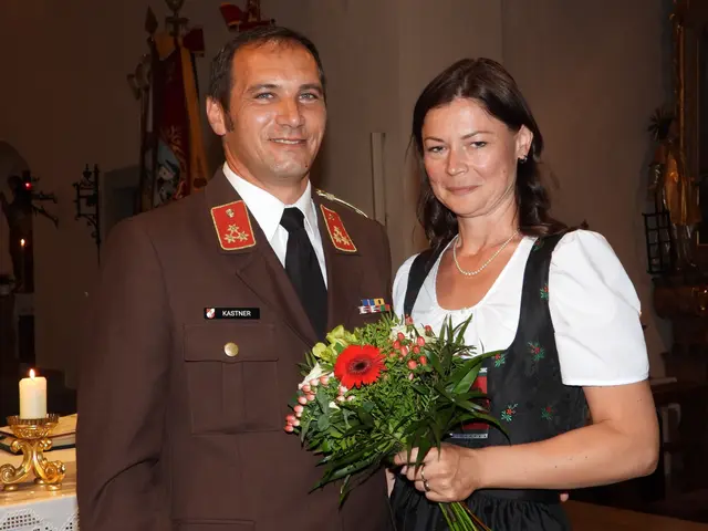 Blumen für die Gattin des Kommandanten Günther Kastner.  | Foto: Robert Zinterhof