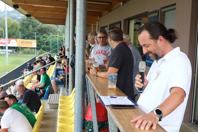 Platzsprecher Georg Fuchsbichler in seinem Element | Foto: Gerhard Langmann