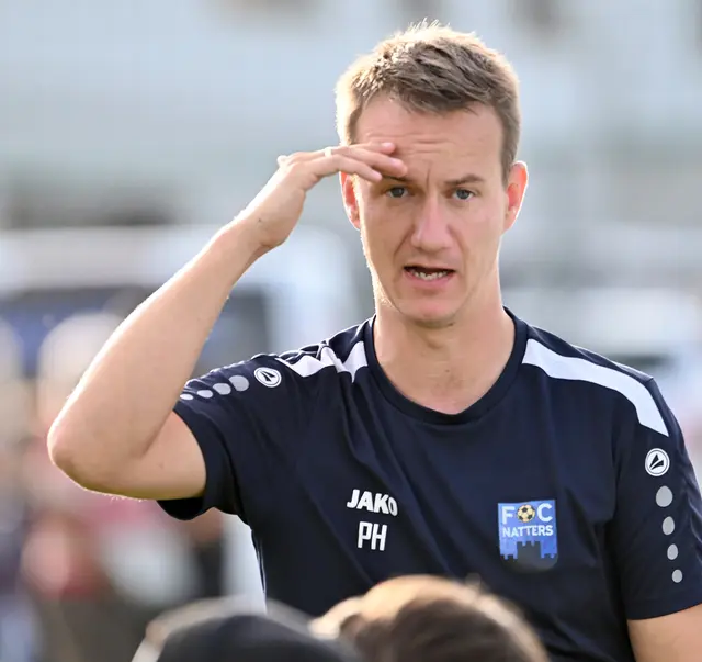 Vier Tore im Kasten - da war Natters-Trainer Patrick Hager fassungslos. | Foto: Hassl