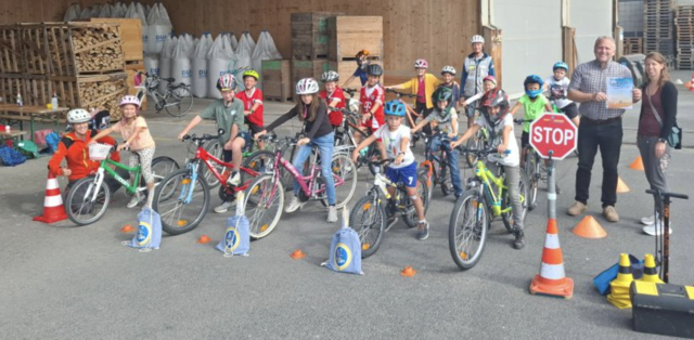 15 Kinder im Alter von sieben bis elf Jahren nahmen am kostenlosen Ferienkurs „Radkids – Sicher Radfahren im Sommer“ teil. | Foto: Gemeinde Langau