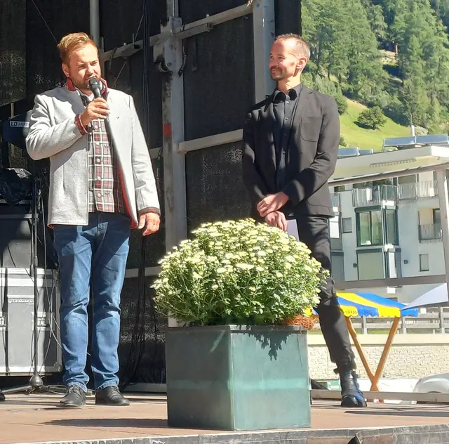 LAbg. Dominik Traxl überbringt die Grüße des Landeshauptmannes. | Foto: Monika Hammerl