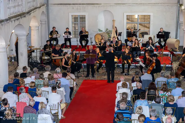 Außergewöhnliche Klänge erforderten besondere Musikinstrumente zur erweiterten Klangwelt. | Foto: cine-motion.at / R. Ivanek