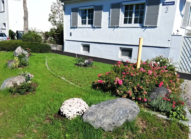D A N K E   für die aufwendige Grünstreifenpflege !!!