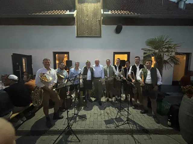 Die "Hoffest Musi" spielte auf. | Foto: Schauer