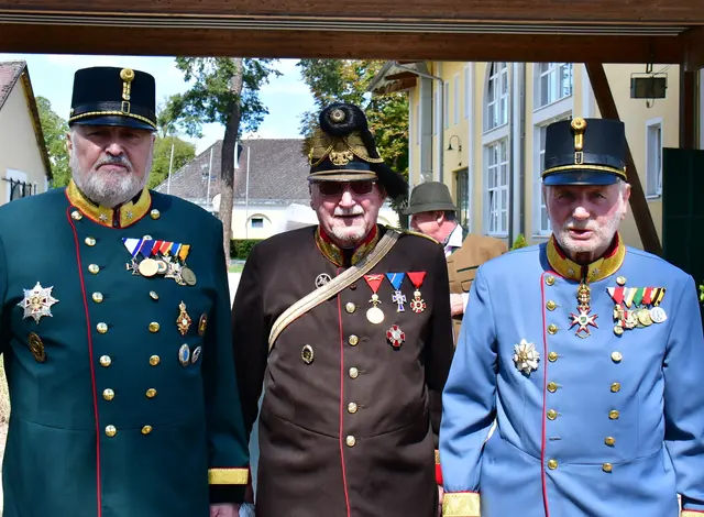  KR Generalmajor Herbert Feilmayr a.D. (re) vom Bürgerkorps Vöcklabruck 