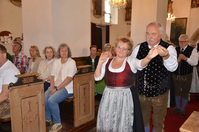 Reifenstoana-Obmann Balthasar Kendlbacher tanzte beim Gottesdienst. | Foto: Oblak