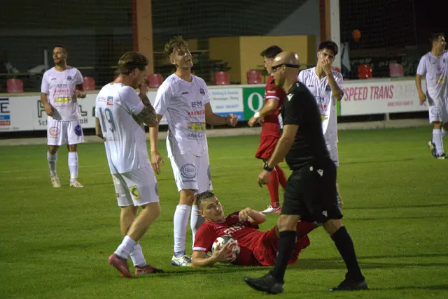 Ein intensiver Schlagabtausch zwischen der SpG Edelserpentin und dem SV Lackenbach. Die beiden Mannschaften trennten sich 1:1 Unentschieden.  | Foto: Lisa Stöckl