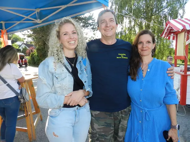 Andrea Bokor, Max Hager und Katharina Bokor haben den Tag am Feuerwehrfest genossen. | Foto: Heribert Punz