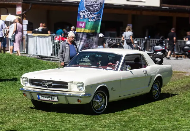Muscle-Cars wie etwa dieser Ford Mustang durften natürlich auch nicht fehlen. | Foto: tatt