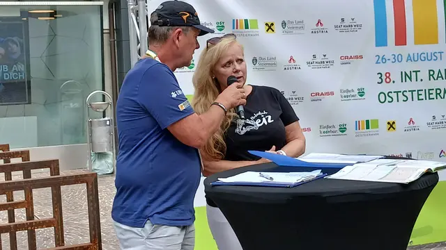 Vizebürgermeisterin Monika Langs zählte den Countdown zum Start in Weiz runter. | Foto: Josef Hofmüller
