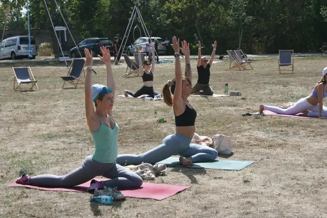 Durchatmen, dehnen, loslassen: Bei den Yoga-Workshops stand die bewusste Verbindung von Körper und Geist im Mittelpunkt. | Foto: Rebecca Cermak