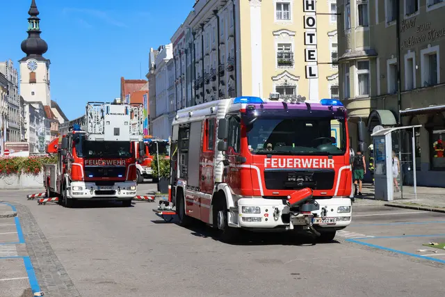 Die Feuerwehr wurde auf den Welser Stadtplatz alarmiert.  | Foto: laumat.at/Matthias Lauber