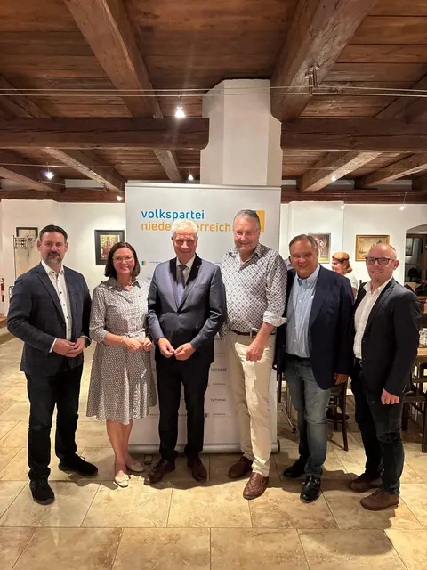 Bezirksparteiobmann NR Fritz Ofenauer, LAbg. Doris Schmidl. LR Anton Kasser, TB-Obmann Leopold Renz, Wolfgang Stix sowie Markus Edlinger | Foto: Stefan Klammer