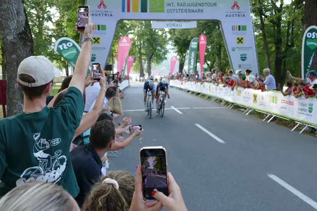 Nur das Fotofinish konnte den zeitlichen Sieger David Aicher, D, vor dem Schweden Otto Grönland beim Zieleinlauf vor dem Stift Vorau feststellen | Foto: Putz