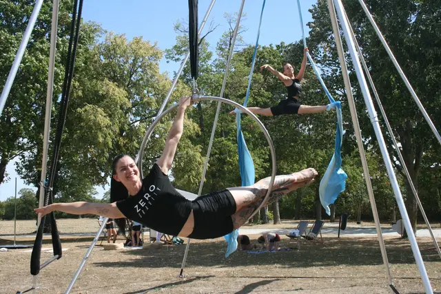 Ob Aerial Hoop, Yoga, Pilates, Poledance oder Arial Silk, am Glow&amp;Flow Festival haben die Besucher reichlich Möglichkeiten sich sportlich auszutoben. | Foto: Rebecca Cermak