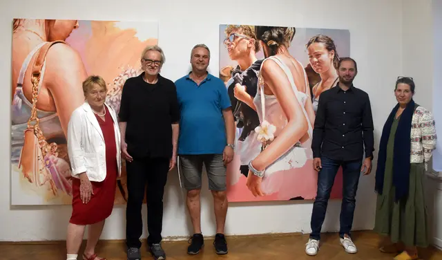 Kulturstadträtin Maria Pasqualli, Kunstfabrik-Leiter Günther Gross, Bürgermeister Ulrich Achleitner, Künstler Martin Veigl und Eröffnungsrednerin Dominique Gromes | Foto: Galerien Thayaland