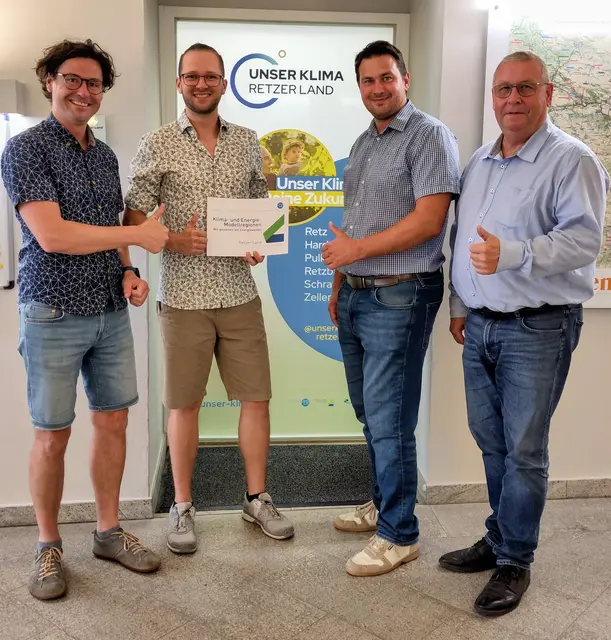 Gregor Danzinger (Leiter Klimamodellregion Retzer Land), GR Christoph Resch (Obmann EEG Retzer Land), Bgm. Markus Baier (Zellerndorf), Bgm. Fritz Schechtner (Hardegg) | Foto: Klimamodellregion Retzer Land