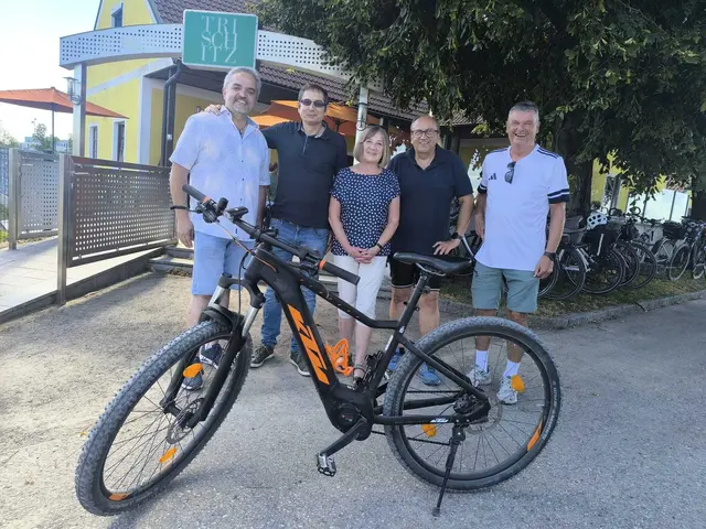 Gruppenfoto mit Rad