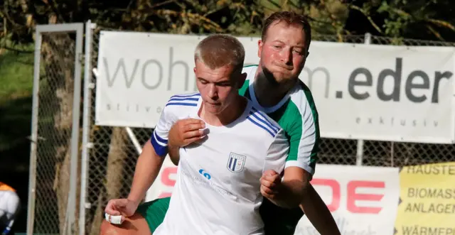 Simon Binder (vorn) traf beim 4:1 gegen Arbing im Doppelpack. | Foto: MeinBezirk Freistadt
