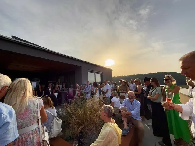 Zahlreiche Besucherinnen und Besucher erschienen zur Eröffnung.  | Foto: Unit Gallery Gleisdorf