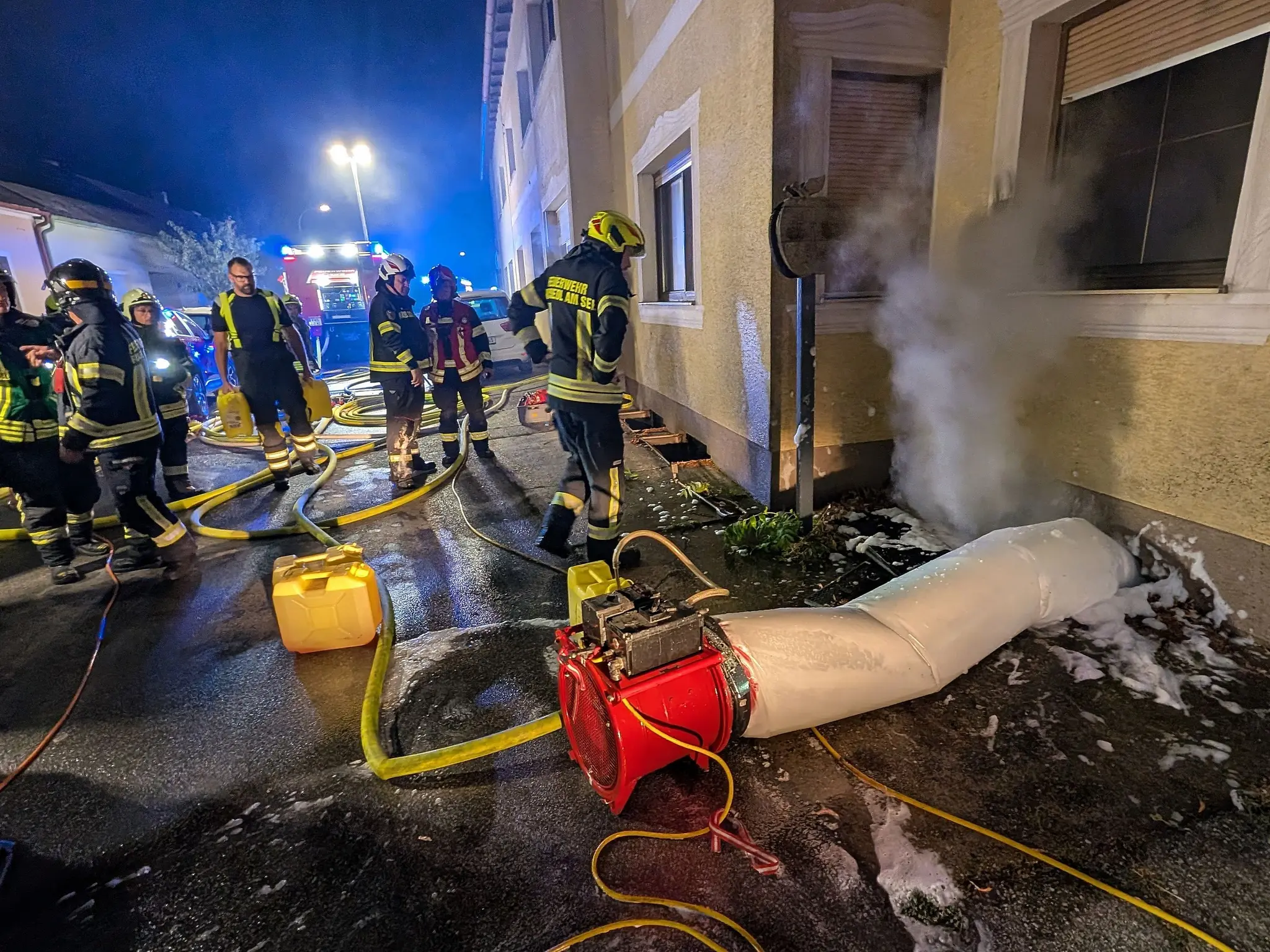 Guesthouse evacuated: Major operation after basement fire in Podersdorf - ...