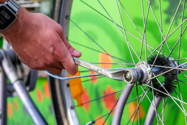Patschen, Kette &amp; Co.: Beim RADWerkeln wird selbst Hand angelegt. (Symbolfoto)  | Foto: pexels / Julia Schmidt
