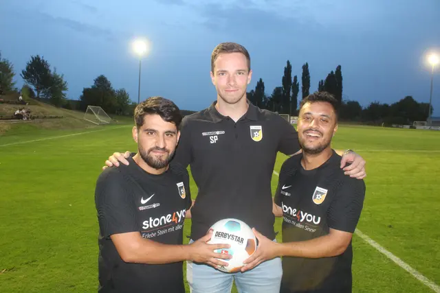Tayyip Ersoy (links) und Salih Önsoy (rechts) übernahmen die Spielpatronanz in Grabern.